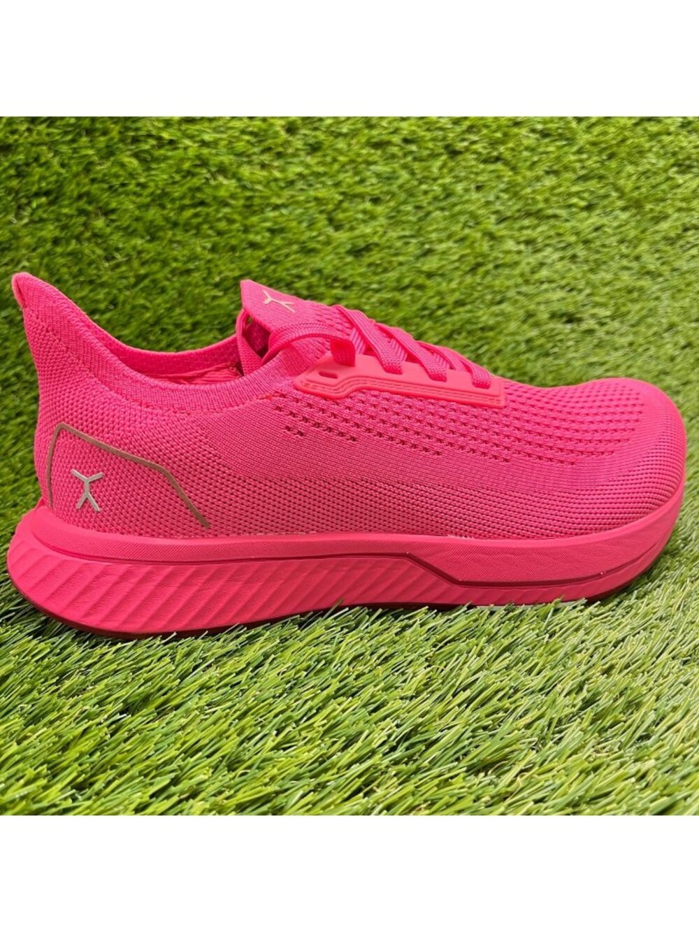 Flux Footwear Adapt Runner Neon Pink Womens Size 7 Athletic Knit Shoes Sneakers